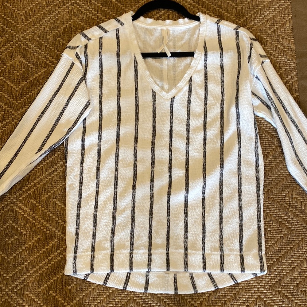 Super cute Anthropologie shirt.size xsmall